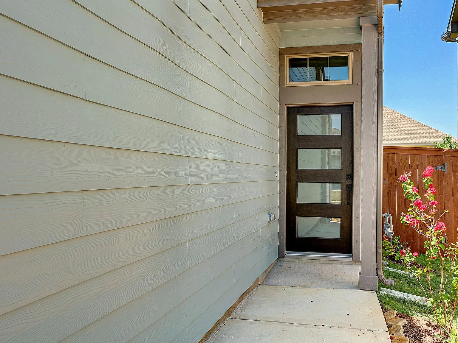 3 bed, 2.5 bath, 1772 sqft, $2,400 — Photo 4