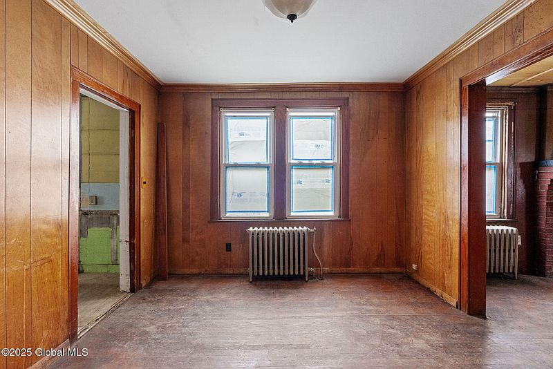 5th image of 35 Wolfert Avenue