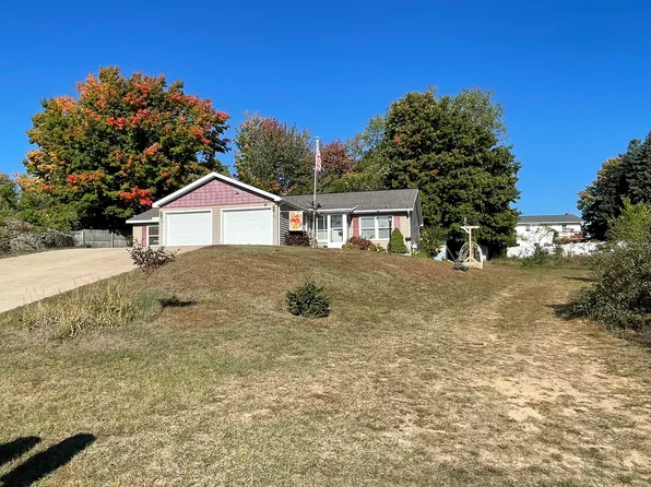 216 Devonwood Dr, Shelby, MI 49455