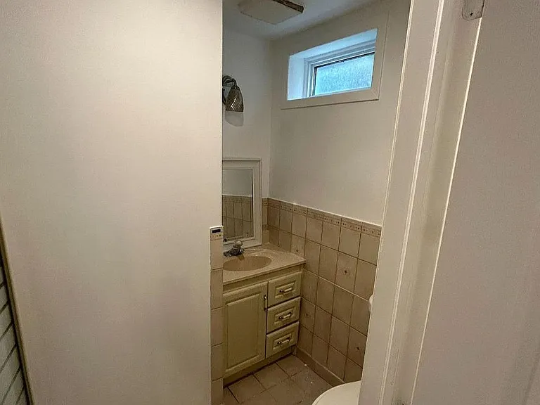 411 Sandford St #LOWER — Photo 7