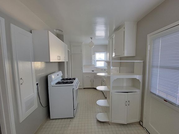 5th image of 4862 N Lakewood Blvd