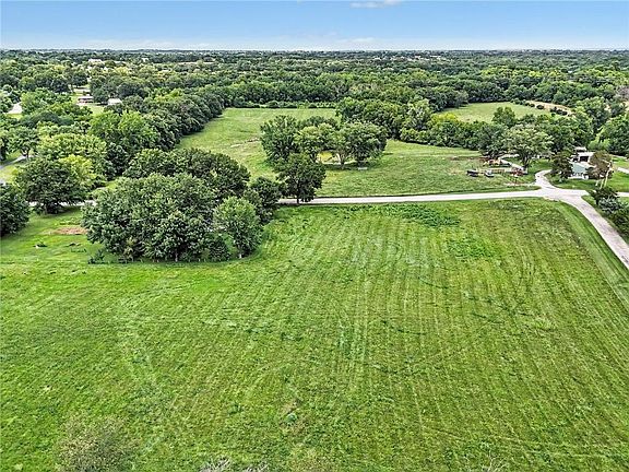 3rd image of LOT 2 NE 120th St