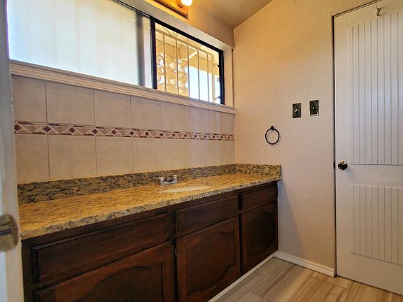 5th image of 9709 Gardenia Ct