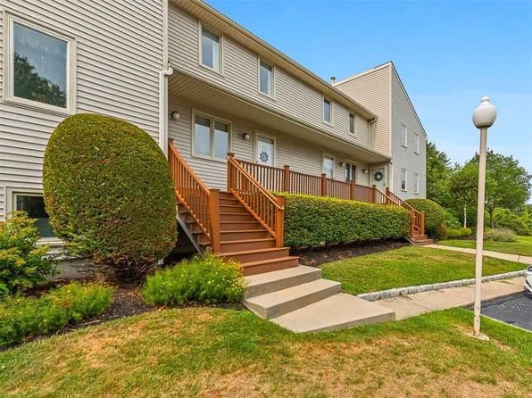 660 Point Judith Rd APT D2, Narragansett, RI 02882
