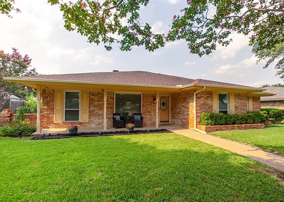 1st image of 2421 Teakwood Ln