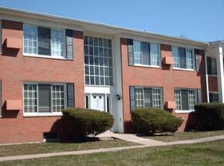 726 E Main St APT 704, Flushing, MI 48433