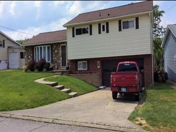 2002 Mona Ct, Milton, WV 25541