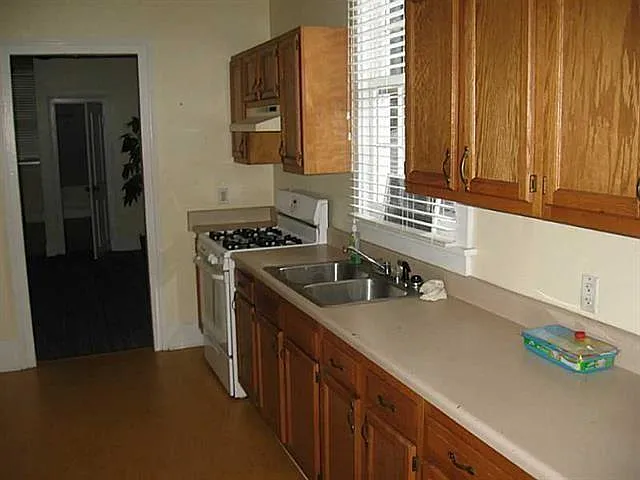 1 bed, 1.0 bath, 700 sqft, $1,200 — Photo 2