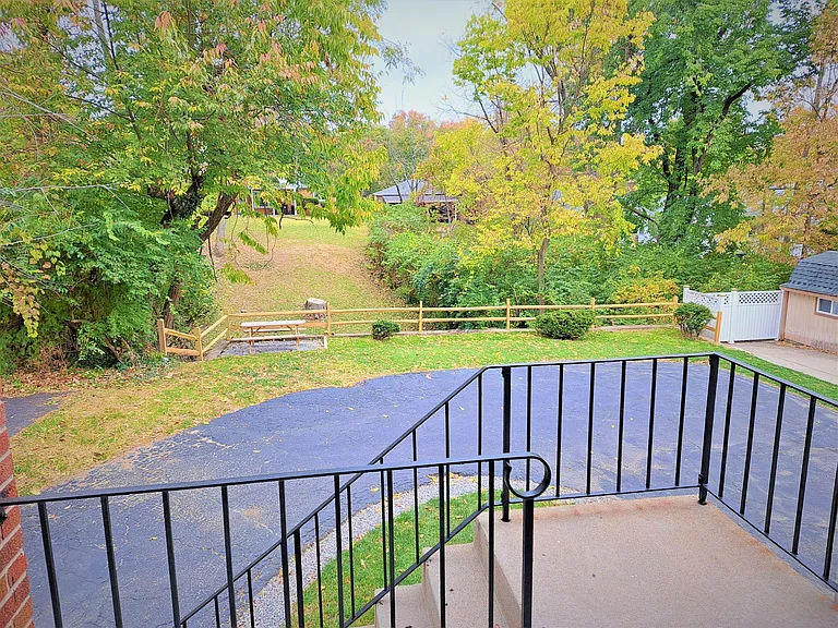 2886 Temple Ave — Photo 10