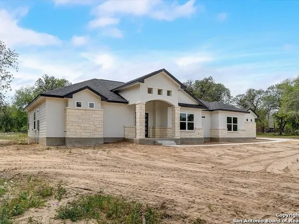 187 COUNTY ROAD 6870, Natalia, TX 78059