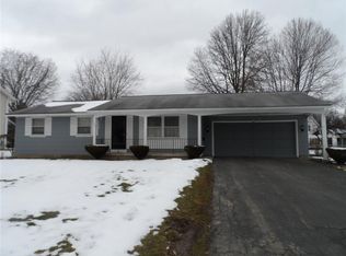 135 Orchard Creek Ln, Rochester, NY 14612
