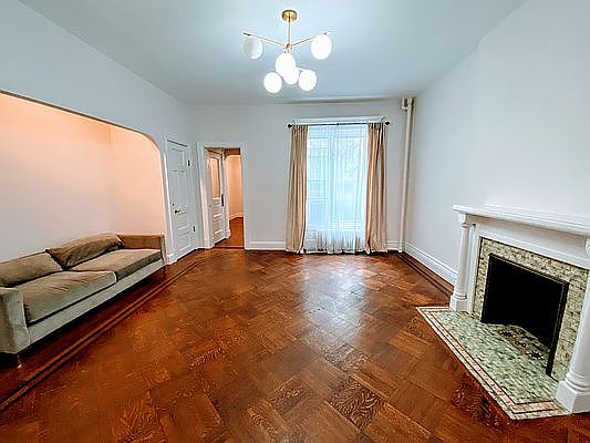 1st image of 5 E 94th St APT 3B