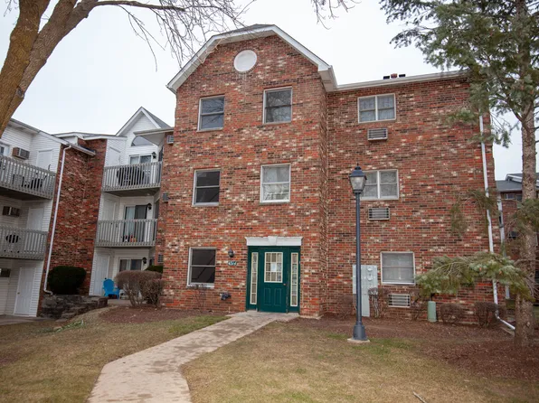 4314 W Shamrock Ln APT 1C, McHenry, IL 60050