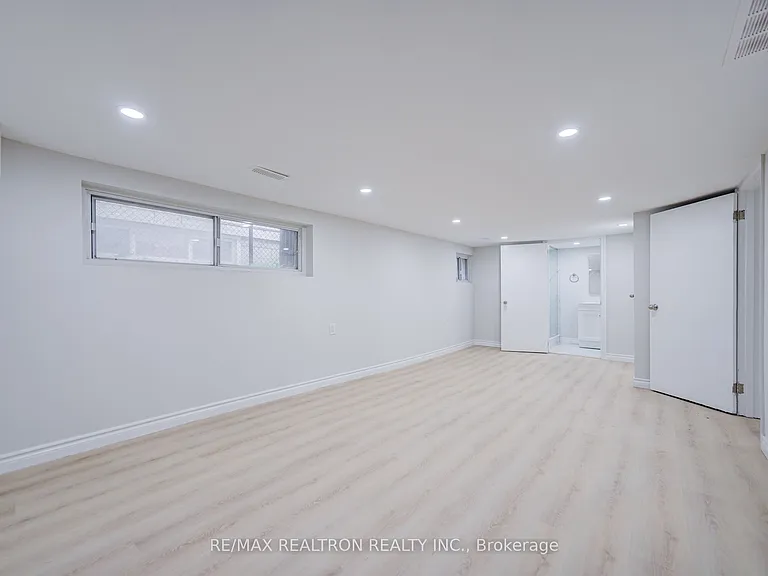 95 Roseview Ave — Photo 28