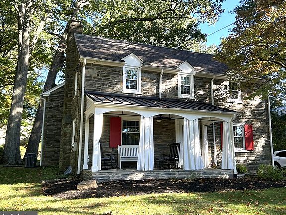 2nd image of 505 N Lemon St