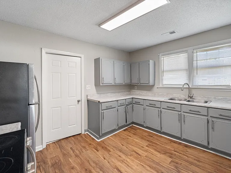 132 Jenks St — Photo 15
