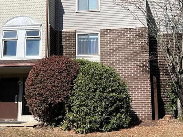 7 Padanaram Road #J222, Danbury, CT 06811