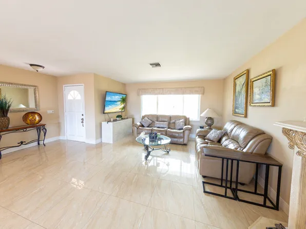 188 Gulfstream St, Marco Island, FL 34145