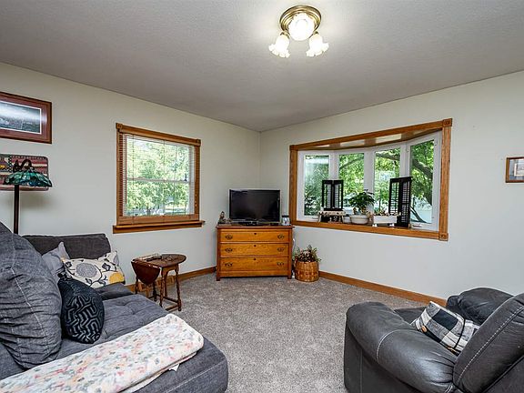 5th image of 211 Northside Dr