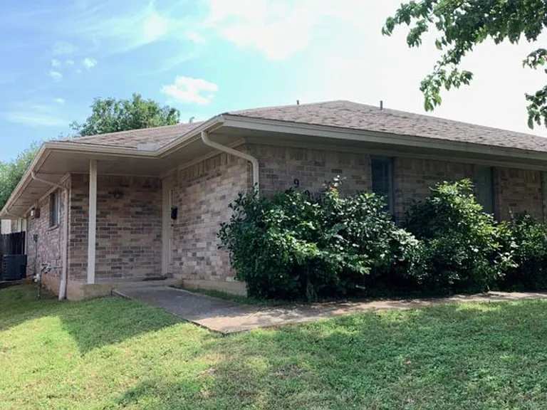 904 Bluebird Dr — Photo 1