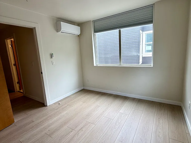 2516 S Dearborn St — Photo 6