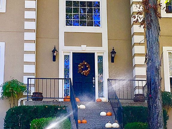 2nd image of 809 N Highlands Ct