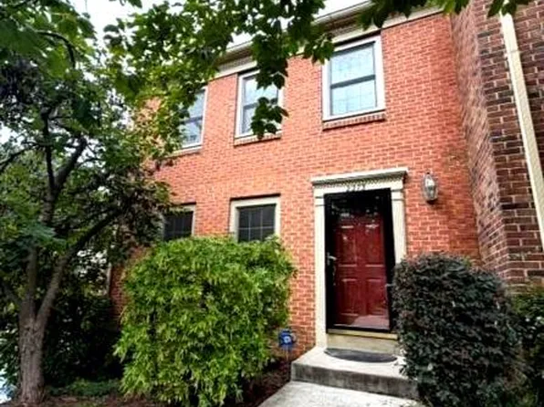 2273 Idylwood Station Ln, Falls Church, VA 22043