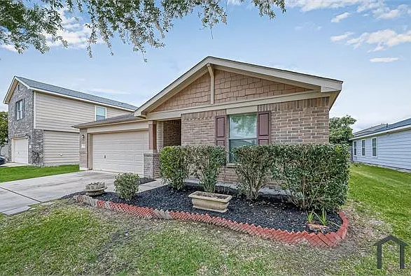 4 bed, 2196 sqft, $2,400 — Photo 3
