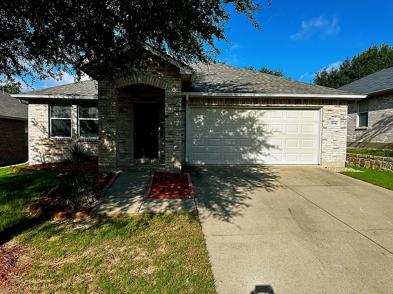 12943 Vassar Dr — Photo 2
