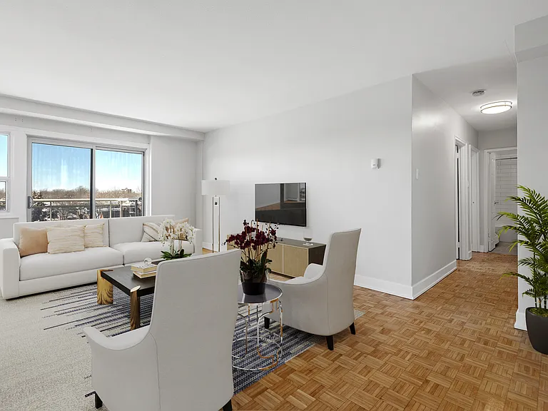 346 Brock St — Photo 3