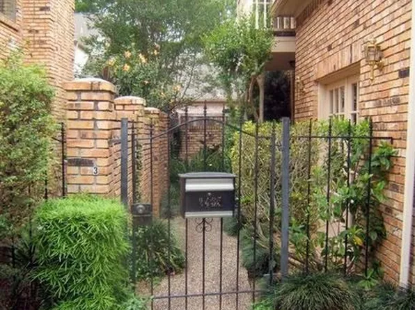 2435 Nantucket Dr, Houston, TX 77057