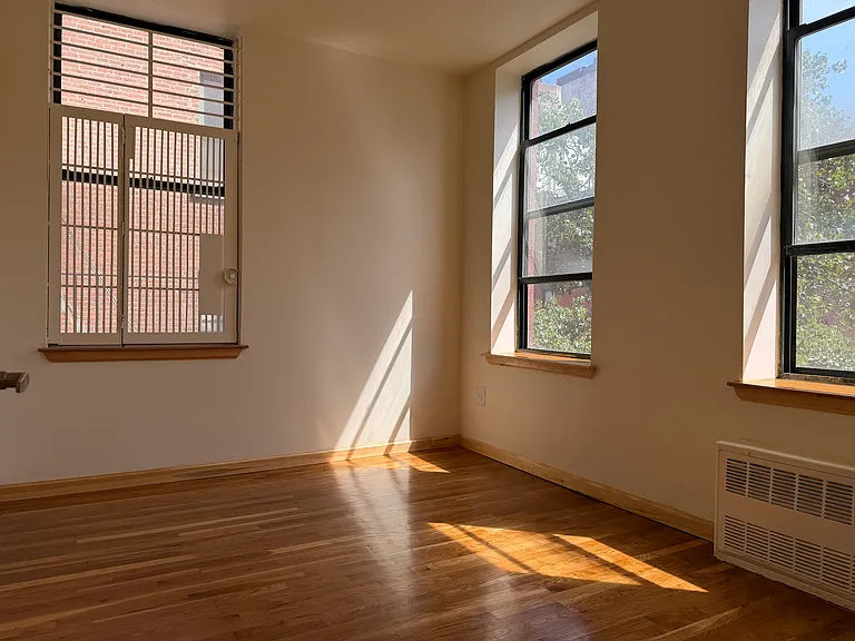 403 W 40th St #3FE — Photo 6