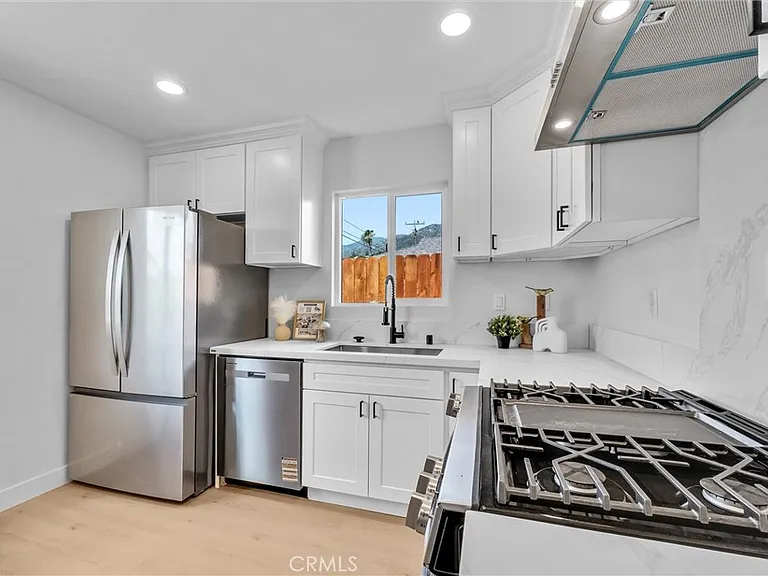 2305 Sesmas St — Photo 32