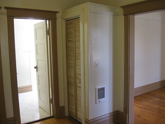 4th image of 216 1/2 Throop Street # Second Floor
