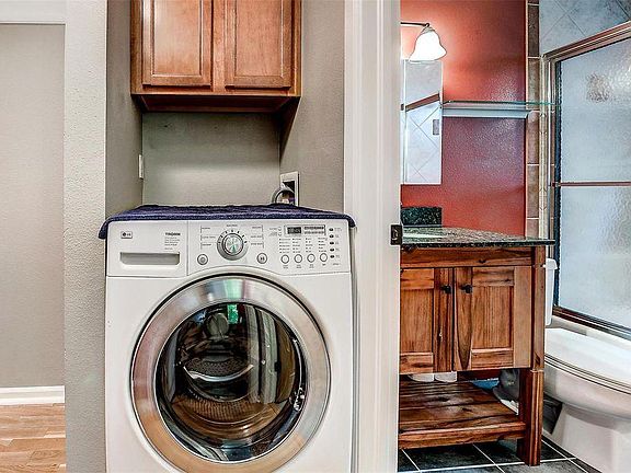 3rd image of 1419 Detroit St APT 10