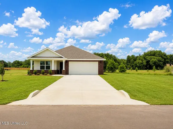 106 Strawberry Dr, Lucedale, MS 39452
