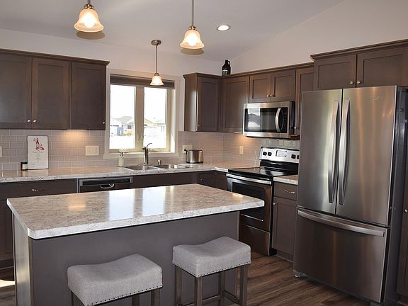3rd image of 260 Hazeltine Ave NE