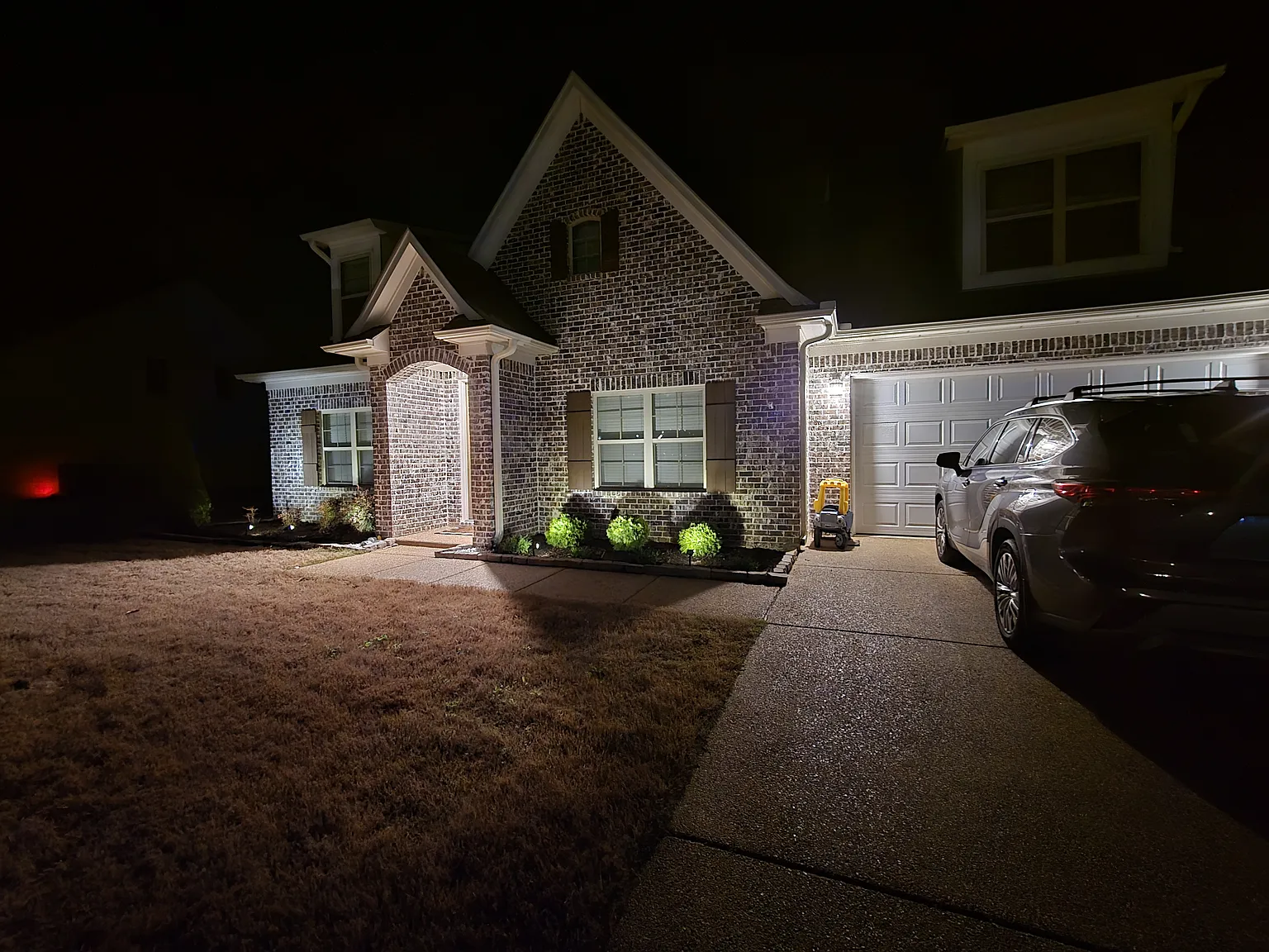 4 bed, 2.5 bath, 2500 sqft, $2,300 — Photo 2