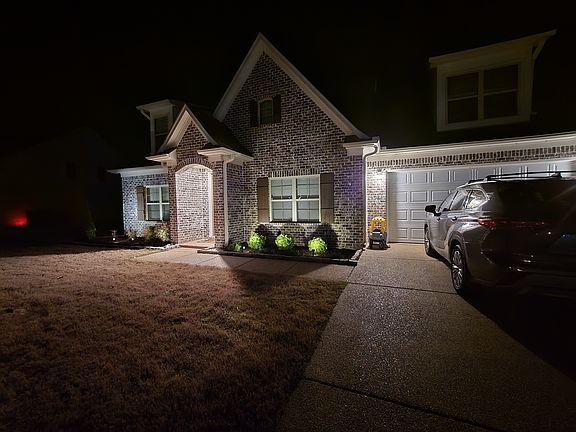 2nd image of 34 Chestnut Cv