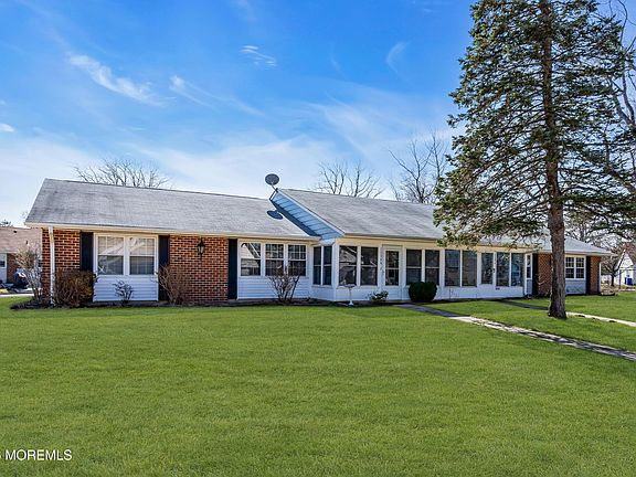 2nd image of 1134A Argyll Circle