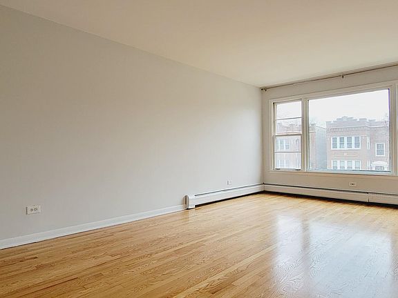 3rd image of 3313 N Avers Ave Unit 2