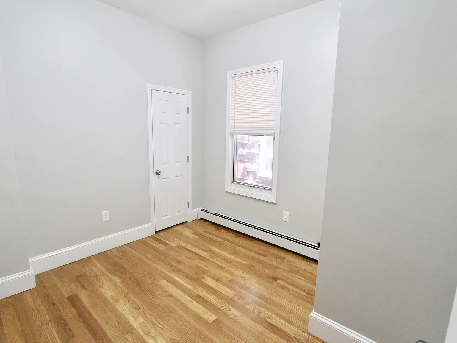 4 bed, 1300 sqft, $3,900 — Photo 3