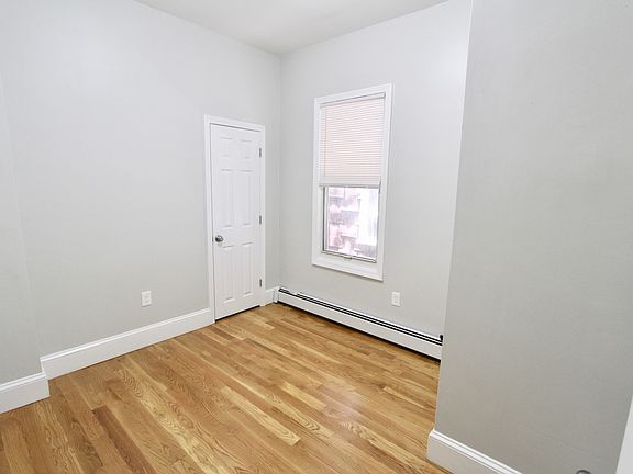 3rd image of 462 Saratoga St #1B