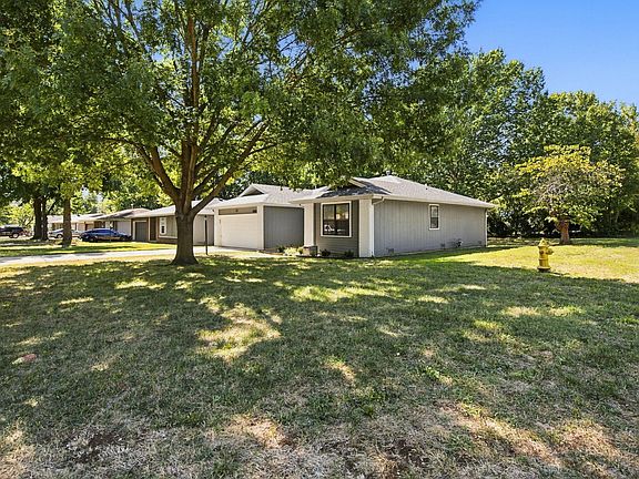 4th image of 2207 S Nettleton Avenue