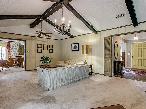 3rd image of 3209 Yellowstone Dr