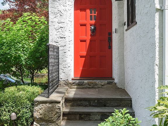 5th image of 136 N Chatsworth Ave
