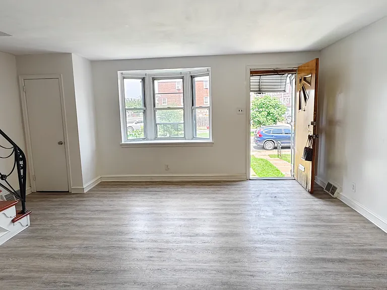 2822 Devereaux Ave — Photo 3