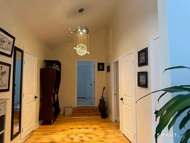 4 bed, 3.0 bath, 2851 sqft, $5,000 — Photo 3