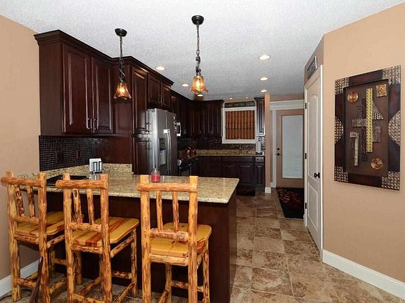 4th image of 530 E Hiawatha Dr #611
