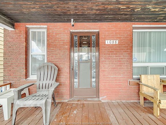 3rd image of 1088 Hickory Rd